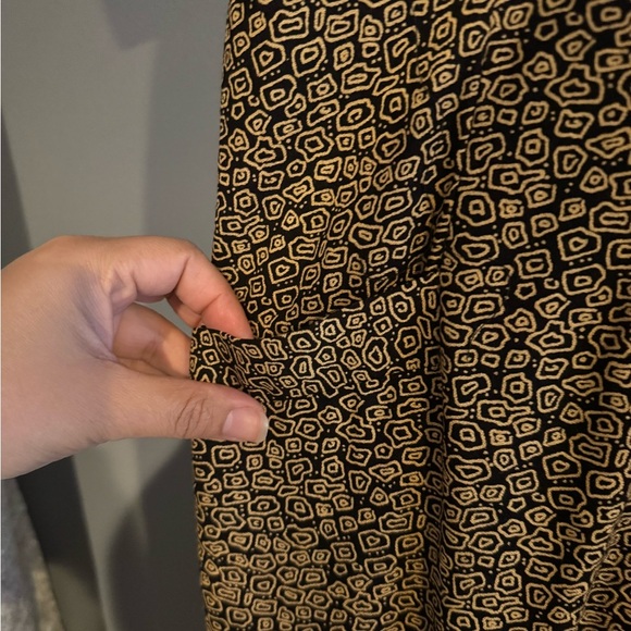 Casual Corner Black and Cream Patterned Blouse - Picture 4 of 5